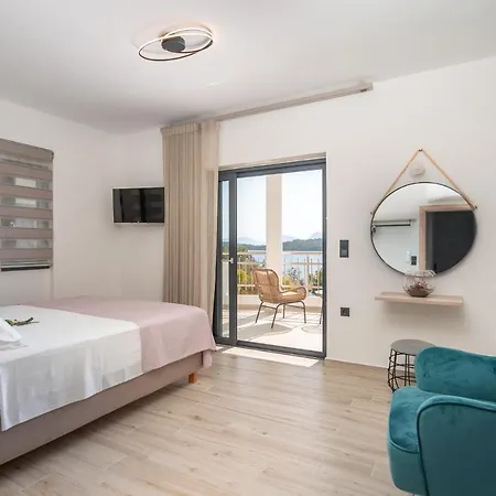 Maria Pf Ee Νυδρί