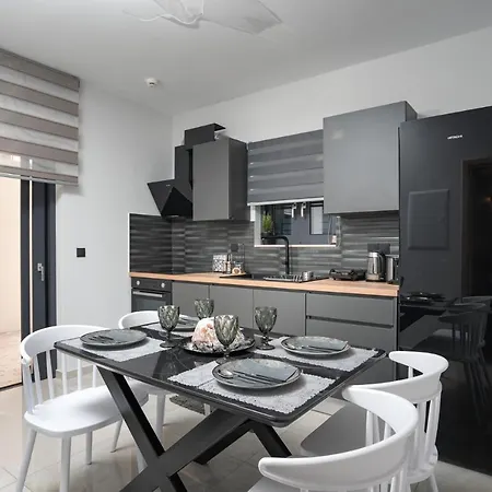 Maria Pf Ee Νυδρί