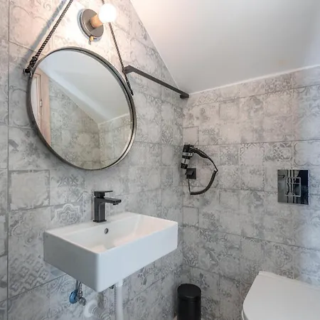 Maria Pf Ee Βίλα *